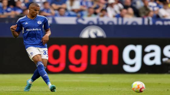 GELSENKIRCHEN, GERMANY - AUGUST 27: Malick Thiaw of Schalke runs with the ball during the Bundesliga match between FC Schalke 04 and 1. FC Union Berlin at Veltins-Arena on August 27, 2022 in Gelsenkirchen, Germany. (Photo by Christof Koepsel/Getty Images)