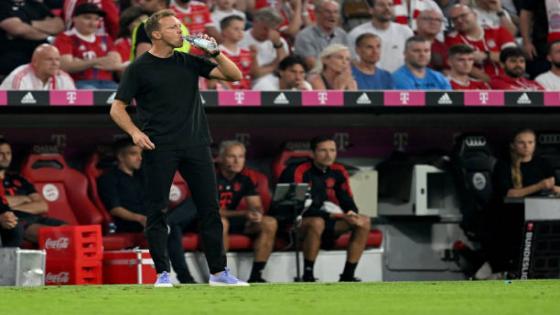 MUNICH, GERMANY - AUGUST 27: head coach Julian Nagelsmann of Bayern Muenchen Looks on during the Bundesliga match between FC Bayern München and Borussia Mönchengladbach at Allianz Arena on August 27, 2022 in Munich, Germany. (Photo by Harry Langer/DeFodi Images via Getty Images)